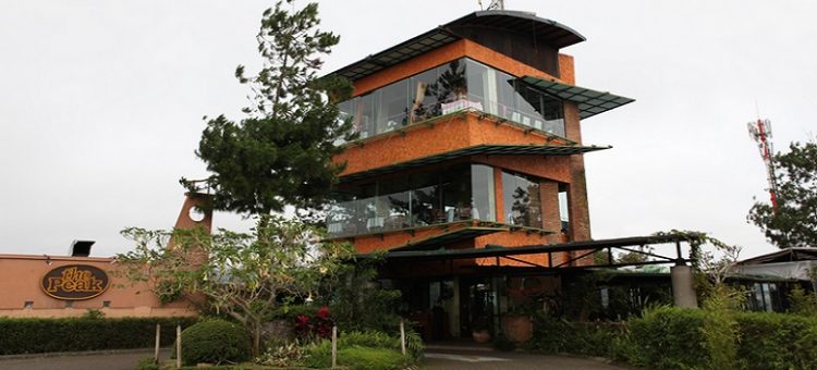The Peak - 17 Resto di Lembang Bandung Paling Rekomended & Populer!, 1. Gubug Makan Mang Engking, 2. Restoran Burgundy, 3. Warung Bu Eha, 4. Imah Seniman, 5. Warung Misbar, 6. Kampung Daun, 7. Cafe Burangrang, 8. Dapur Lembang, 9. Natural Resto and Strawberry Land, 10. Ikan Balap Resto, 11. Sapu Lidi, 12. Saung Pengkolan, 13. Rumah Makan Mandarin Lembang , 14. Rumah Makan Ayam Betutu, 15. d’SDL alias d’Seuhah Da Lada, 16. Sindang Reret, 17. The Peak
