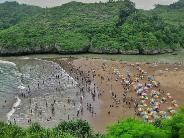 Baron beach nan cantik, Liburan Seru ke Pantai Baron, Lokasi Pantai Baron Gunungkidul, Akses Wisata Menuju Baron Beach, Harga Tiket Masuk Pantai Baron, Akomodasi, Keindahan Pantai, Aktivitas Seru Lain di Pantai Baron, Spot Menarik di Pantai Baron, Tips Saat Mengunjungi Baron Beach