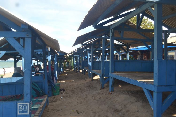 Bersantai Di Saung, Informasi Umum, Akses Lokasi Menuju Pantai Sambolo Banten, Fasilitas yang Ada di Pantai Sambolo Banten, Menikmati Keindahan Pantai Sambolo, Harga Tiket Masuk Pantai Sambolo Banten, Keunggulan Wisata di Pantai Sambolo, Aktivitas Seru di Pantai Sambolo