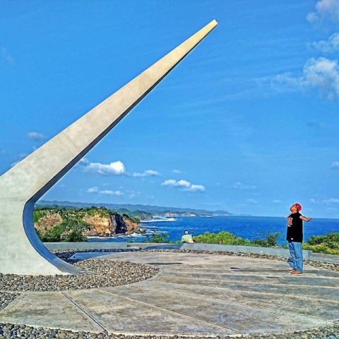 jam matahari di baron techno park. foto : @wahyuardian, Liburan Seru ke Pantai Baron, Lokasi Pantai Baron Gunungkidul, Akses Wisata Menuju Baron Beach, Harga Tiket Masuk Pantai Baron, Akomodasi, Keindahan Pantai, Aktivitas Seru Lain di Pantai Baron, Spot Menarik di Pantai Baron, Tips Saat Mengunjungi Baron Beach