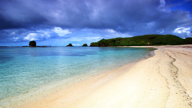 Keindahan Pantai Kuta Lombok, Pantai Kute Beach Lombok Tengah, Pesona Alam Wisata Pantai Kuta Mandalika, Fasilitas Pantai Kuta Mandalika, Letak Pantai Kuta Lombok, Akses Menuju Wisata Pantai Kuta Lombok, Tips Liburan, Informasi Umum