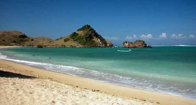 Pantai Kuta Lombok, Pantai Kute Beach Lombok Tengah, Pesona Alam Wisata Pantai Kuta Mandalika, Fasilitas Pantai Kuta Mandalika, Letak Pantai Kuta Lombok, Akses Menuju Wisata Pantai Kuta Lombok, Tips Liburan, Informasi Umum