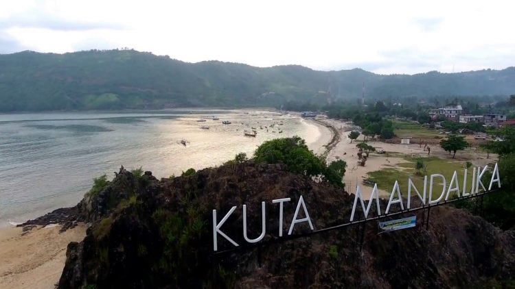 Pantai Kuta di Mandalika, Pantai Kute Beach Lombok Tengah, Pesona Alam Wisata Pantai Kuta Mandalika, Fasilitas Pantai Kuta Mandalika, Letak Pantai Kuta Lombok, Akses Menuju Wisata Pantai Kuta Lombok, Tips Liburan, Informasi Umum