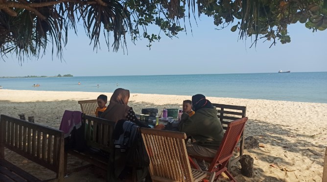 Pantai Ombak Mati Nur Amin, Informasi Umum, Lokasi Pantai Ombak Mati, Suasana Wisata Di Pantai Ombak Mati, Fasilitas Wisata Pantai Ombak Mati, Sarana Transportasi Menuju Pantai Ombak Mati, Harga Tiket Masuk Pantai Ombak Mati, Daya Tarik Pantai Ombak Mati, Foto-foto Keindahan Pantai Ombak Mati