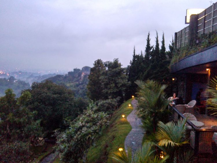 Rumah Miring via Pergikuliner, 1. Skyline Best View Resto, 2. Atmosphere Resort Cafe, 3. Armor Kopi, 4. Miss Bee Prividore, 5. Café D’Pakar, 6. Sapu Lidi Lembang, 7. Congo Café and Galery, 8. Gubug Mang Engking, 9. Maxi’s Resto, 10. Cocorico Fantasy Garden & Shinmen Japanese Resto, 11. The Valley Bistro, 12. The Stone Cafe, 13. Liwet Asep Stroberi, 14. Sierra Café and Lounge, 15. Lisung Resto, 16. Rumah Miring, 17. Mendulang Lembang Resort & Resto, 18. Dusun Bambu, 19. Orofi Cafe, 20. The Peak Resort Dining, 21. The Restaurant at Padma Hotel, 22. Belle Vue French and Italian Bistro, 23. The 18th Restaurant and Lounge, 24. Grandia Resto Cafe & Pastry , 25. Maja House