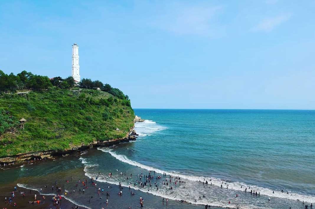 mercusuar pantai baron, Liburan Seru ke Pantai Baron, Lokasi Pantai Baron Gunungkidul, Akses Wisata Menuju Baron Beach, Harga Tiket Masuk Pantai Baron, Akomodasi, Keindahan Pantai, Aktivitas Seru Lain di Pantai Baron, Spot Menarik di Pantai Baron, Tips Saat Mengunjungi Baron Beach
