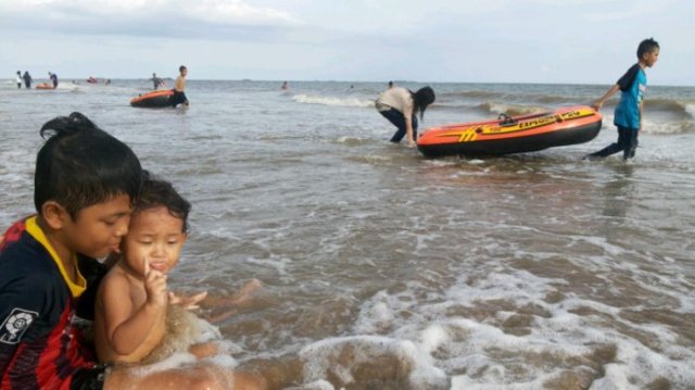 Aktivitas Seru di Pantai Asmara, Lokasi Pantai Asmara, Aktivitas Seru di Pantai Asmara, Rute Menuju Pantai Asmara, Harga Tiket Masuk Pantai Asmara, Akomodasi Penginapan di Sekitar Pantai Asmara