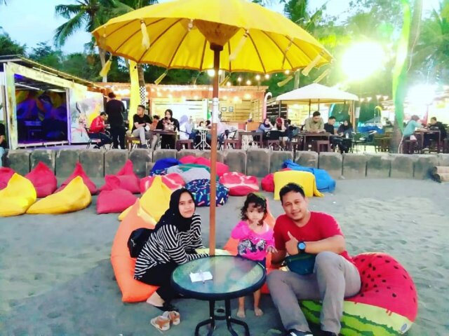 Bersantai Menikmati Suasana Pantai via Instagram.com @fikarfkr, Informasi Umum, Lokasi Pantai Akkarena, Pesona Alam Pantai Akkarena Di Makassar, Harga Tiket Masuk Pantai Akkarena, Fasilitas Permainan di Pantai Akkarena, Keindahan Pantai Akkarena Malam Hari, Jam Operasional, Aktivitas Seru