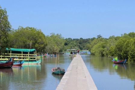 Kawasan Hutan Mangrove Bedul, Lokasi Taman Nasional Alas Purwo, Akses Menuju Taman Nasional Alas Purwo, Suasana Mistis Di Taman Nasional Alas Purwo, Objek Wisata di Taman Nasional Alas Purwo yang Menarik Disambangi, 2. Pantai Plengkung, 3. Pantai Trianggulasi, 4. Pantai Pancur, 5. Pantai Ngagelan, 6. Pantai Cungur, 7. Kawasan Hutan Mangrove Bedul, 8. Bangunan Pura Luhur Giri Salaka