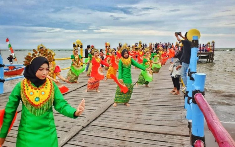 Kemeriahan Gelaran Acara via Sahabat Bahari, Informasi Umum, Lokasi Pantai Akkarena, Pesona Alam Pantai Akkarena Di Makassar, Harga Tiket Masuk Pantai Akkarena, Fasilitas Permainan di Pantai Akkarena, Keindahan Pantai Akkarena Malam Hari, Jam Operasional, Aktivitas Seru