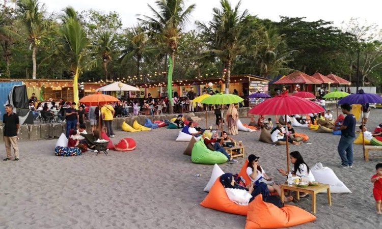 Mencoba Kuliner Khas di Pantai Akkarena, Informasi Umum, Lokasi Pantai Akkarena, Pesona Alam Pantai Akkarena Di Makassar, Harga Tiket Masuk Pantai Akkarena, Fasilitas Permainan di Pantai Akkarena, Keindahan Pantai Akkarena Malam Hari, Jam Operasional, Aktivitas Seru
