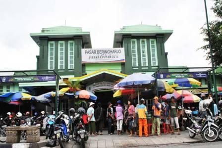 Pasar Beringhardjo, Sejarah Jalan Malioboro Jogja, Objek Wisata Malioboro Jogja, Suasana Wisata Malioboro Jogja, Akses Di Malioboro, Fasilitas Di Malioboro, Kuliner di Malioboro Jogja, Tempat Wisata di Sekitar Malioboro Jogja, Peta Rute ke Malioboro Jogja
