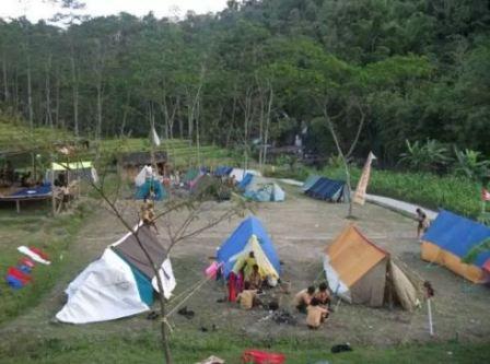 Bumi Perkemahan Jambusari, 1. Wisata Hutan Payau (Mangrove), 2. Kampung Laut Cilacap, 3. Benteng Pendhem Cilacap, 4. Benteng Karang Bolong, 5. Gunung Srandil Cilacap, 6. Gunung Selok, 7. Pantai Jetis, 8. Pantai Teluk Penyu, 9. Pantai Permisan Cilacap, 10. Pantai Kalipat, 11. Pantai Kali Kencana, 12. Pantai Karang Pandan, 13. Pantai Widara Payung, 14. Waduk Kubang Kangkung, 15. Curug Cimandaway, 16. Hutan Pinus Karanggedang, 17. Desa Matenggeng, 18. Masjid Batu Taman Hati, 19. Alun-Alun Majenang, 20. Pura Mandara Giri Gunung Selok, 21. Air Terjun Citepus, 22. Banyu Pratama, 23. Waterpark Tirta Mas, 24. Alun-Alun Kroya, 25. Museum Susilo Soedarman, 26. Pantai Srandil, 27. Bumi Perkemahan Jambusari, 28. Pemandian Air Panas Cipari, 29. Pantai Ketapang Indah, 31. Pantai Sodong, 32. Pantai Cemara Sewu, 33. Curug Mandala, 34. Pantai Pasir Putih, 35. Pantai Singkil Karang Pakis, 36. Pantai Ranca Babakan