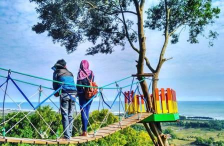 Gunung Selok, 1. Wisata Hutan Payau (Mangrove), 2. Kampung Laut Cilacap, 3. Benteng Pendhem Cilacap, 4. Benteng Karang Bolong, 5. Gunung Srandil Cilacap, 6. Gunung Selok, 7. Pantai Jetis, 8. Pantai Teluk Penyu, 9. Pantai Permisan Cilacap, 10. Pantai Kalipat, 11. Pantai Kali Kencana, 12. Pantai Karang Pandan, 13. Pantai Widara Payung, 14. Waduk Kubang Kangkung, 15. Curug Cimandaway, 16. Hutan Pinus Karanggedang, 17. Desa Matenggeng, 18. Masjid Batu Taman Hati, 19. Alun-Alun Majenang, 20. Pura Mandara Giri Gunung Selok, 21. Air Terjun Citepus, 22. Banyu Pratama, 23. Waterpark Tirta Mas, 24. Alun-Alun Kroya, 25. Museum Susilo Soedarman, 26. Pantai Srandil, 27. Bumi Perkemahan Jambusari, 28. Pemandian Air Panas Cipari, 29. Pantai Ketapang Indah, 31. Pantai Sodong, 32. Pantai Cemara Sewu, 33. Curug Mandala, 34. Pantai Pasir Putih, 35. Pantai Singkil Karang Pakis, 36. Pantai Ranca Babakan