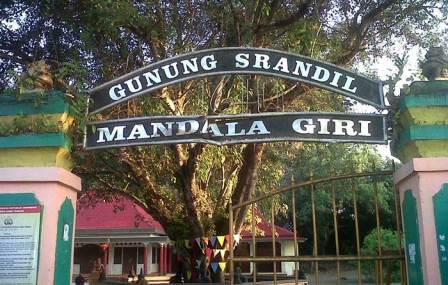 Gunung Srandil Cilacap, 1. Wisata Hutan Payau (Mangrove), 2. Kampung Laut Cilacap, 3. Benteng Pendhem Cilacap, 4. Benteng Karang Bolong, 5. Gunung Srandil Cilacap, 6. Gunung Selok, 7. Pantai Jetis, 8. Pantai Teluk Penyu, 9. Pantai Permisan Cilacap, 10. Pantai Kalipat, 11. Pantai Kali Kencana, 12. Pantai Karang Pandan, 13. Pantai Widara Payung, 14. Waduk Kubang Kangkung, 15. Curug Cimandaway, 16. Hutan Pinus Karanggedang, 17. Desa Matenggeng, 18. Masjid Batu Taman Hati, 19. Alun-Alun Majenang, 20. Pura Mandara Giri Gunung Selok, 21. Air Terjun Citepus, 22. Banyu Pratama, 23. Waterpark Tirta Mas, 24. Alun-Alun Kroya, 25. Museum Susilo Soedarman, 26. Pantai Srandil, 27. Bumi Perkemahan Jambusari, 28. Pemandian Air Panas Cipari, 29. Pantai Ketapang Indah, 31. Pantai Sodong, 32. Pantai Cemara Sewu, 33. Curug Mandala, 34. Pantai Pasir Putih, 35. Pantai Singkil Karang Pakis, 36. Pantai Ranca Babakan