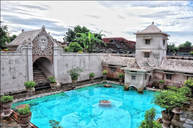 Keindahan Istana Air Taman Sari Jogja, Istana Air Taman Sari Jogja, Sejarah Istana Air Taman Sari Jogja, Spot Wisata Yang Ada Di Istana Air Taman Sari Jogja, Benda-benda Bersejarah Yang Ada Di Istana Air Taman Sari Jogja, Ruang Rahasia Istana Air Taman Sari Jogja, Bagian Istana Air Taman Sari Jogja, Penjelasan Bagian Istana Air Taman Sari Yogyakarta