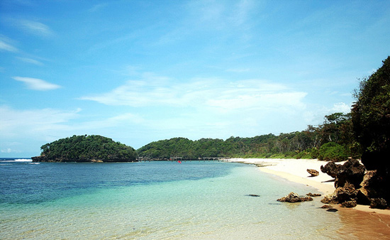 Keindahan Pantai Sendang Biru Malang, Informasi Umum, Letak Pantai Sendang Biru, Pulau Sempu Nan Eksotis, Pesona Pemandangan Objek Wisata Pantai Sedang Biru, Harga Tiket Masuk Pantai Sendang Biru, Cara Menuju ke Pantai Sendang Biru, Daya Tarik Pantai Sendang Biru