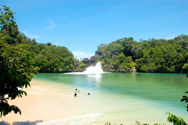 Keindahan Pantai Sendang Biru di Malang, 1. Wisata Pantai Batu Bengkung Malang, 2. Wisata Batu Night Spectacular (BNS) Malang, 3. Wisata Jatim Park 1, 4. Wahana Wisata Jatim Park 2 Malang, 5. Alun-alun kota Malang, 6. Wisata Petik Apel Malang, 7. Masjid Tiban Malang, 8. Wisata Alam Air Terjun Coban Rondo Malang, 9. Wahana Wisata Eco Green Park Malang, 10. Wisata Museum Angkut Malang, 11. Wisata Pulau Sempu Malang, 12. Wisata Pantai Balekambang Malang, 13. Objek Wisata Bendungan Karangkates Malang, 14. Wahana Wisata Wendit Water Park Malang, 15. Tempat wisata Alam Selecta Malang, 16. Objek Wisata Agrowisata Wonosari Malang, 17. Wahana Wisata Taman Rekreasi Sengkaling Malang, 18. Wisata Kuliner dan Edukasi di Inggil Museum Resto Malang, 19. Wisata Alam Menikmati Kecantikan Alam Ala Omah kayu Malang, 20. Objek Wisata Uji Adrenalin Wisata Paralayang Malang, 21. Wisata Alam 7 Air Terjun Sumber Pitu Malang, 22. Berwisata Menikmati Keperawanan Pantai Sipelot Malang, 23. Tempat Wisata Edukasi Museum Kesehatan Jiwa Malang, 24. Wisata Alam Sumber Air Krabyakan Malang, 25. Wisata Pantai Ngliyep nan Indah di Malang, 26. Wisata Sejarah di Museum D’Topeng Malang, 27. Objek Wisata Panen Madu di Agro Tawon Rimba Raya Malang, 28. Wisata Sejarah Gerbong Maut di Museum Brawijaya Malang, 29. Wisata Edukasi Museum Malang Tempo Doeloe, 30. Objek Wisata Pemandian Air Panas Cangar Batu Malang, 31. Objek Wisata Secret zoo Kebun Binatang Batu Malang, 32. Tempat Wisata Kuliner Es Krim Legendaris di Toko Oen Malang, 33. Mata Air Sumber Sirah, 34. Coban Nirwana atau Coban Mbok Karimah, 35. Pemandian Kalireco Lawang, 36. Teluk Bidadari, 37. Banyu Anjlok, 38. Wisata Tubing Wringinanom, 39. Coban Tundo, 40. Pantai Kedung Celeng, 41. Air Terjun Coban Pelangi, 42. Gua Lo Bangi, 43. Ndayung Rafting, 44. Waduk Selorejo Malang, 45. Pantai Tiga Warna Malang, 46. Teluk Kletekan Malang, 47. Pantai Lenggoksono Malang, 48. Pantai Bajul Mati Malang, 49. Jawa Timur Park 3, 50. Kampung Warna Warni Jodipan, 51. Candi Badut, 51. Sumber Jenon, 52. Wisata Pujon Kidul, 53. Pantai Sendang Biru, 54. Hawai Waterpark, 55. Pura Luhur Giri Arjuno, 56. Museum Tubuh, 57. Kusuma Waterpark, 58. Candi Songgoriti, 59. Taman Singha Merjosari, 60. Taman Kelinci, 61. Candi Singosari, 62. Pura Luhur Giri Arjuno, 63. Masjid Agung Malang, 64. Masjid Annur Batu, 65. Coban Rais, 66. River Tubing di Sungai Amprong, 67. Sumber Maron, 68. Coban Jahe, 69. Coban Talun, 70. Coban Parang Tejo, 71. Coban Gintung, 72. Coban Sewu, 73. Coban Putri, 74. Rafting Kaliwatu, 75. Sumber Taman, 76. Bukit Bulu, 77. De Tjangkul Batu, 78. Taman Labirin Coban Rondo, 79. Bukit Binglis, 80. Bukit Cinta, 81. Bukit Bintang, 82. Bukit Teletubbies, 83. Bukit Asmoro, 84. Bukit Budug Asu, 85. Pantai Banyu Meneng, 86. Pantai Selok, 87. Pantai Sendiki, 88. Pantai Goa Cina, 89. Pantai Sendang Biru, 90. Pantai Watu Leter, 91. Pantai Wedi Awu, 92. Pantai Jonggring Saloko, 93. Pantai Wedi Putih, 94. Pantai Bangsong, 95. Pantai Teluk Asmoro, 96. Pantai Telok, 97. Pantai Parang Dowo, 98. Pantai Jolangkung, 99. Pantai Tomen