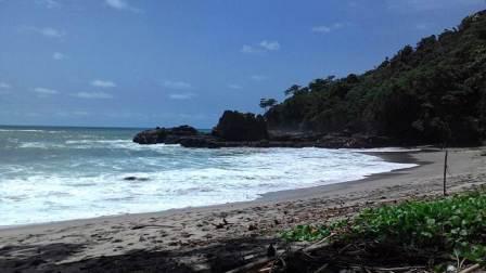 Pantai Kali Kencana, 1. Wisata Hutan Payau (Mangrove), 2. Kampung Laut Cilacap, 3. Benteng Pendhem Cilacap, 4. Benteng Karang Bolong, 5. Gunung Srandil Cilacap, 6. Gunung Selok, 7. Pantai Jetis, 8. Pantai Teluk Penyu, 9. Pantai Permisan Cilacap, 10. Pantai Kalipat, 11. Pantai Kali Kencana, 12. Pantai Karang Pandan, 13. Pantai Widara Payung, 14. Waduk Kubang Kangkung, 15. Curug Cimandaway, 16. Hutan Pinus Karanggedang, 17. Desa Matenggeng, 18. Masjid Batu Taman Hati, 19. Alun-Alun Majenang, 20. Pura Mandara Giri Gunung Selok, 21. Air Terjun Citepus, 22. Banyu Pratama, 23. Waterpark Tirta Mas, 24. Alun-Alun Kroya, 25. Museum Susilo Soedarman, 26. Pantai Srandil, 27. Bumi Perkemahan Jambusari, 28. Pemandian Air Panas Cipari, 29. Pantai Ketapang Indah, 31. Pantai Sodong, 32. Pantai Cemara Sewu, 33. Curug Mandala, 34. Pantai Pasir Putih, 35. Pantai Singkil Karang Pakis, 36. Pantai Ranca Babakan