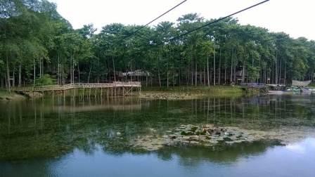 Waduk Kubang Kangkung, 1. Wisata Hutan Payau (Mangrove), 2. Kampung Laut Cilacap, 3. Benteng Pendhem Cilacap, 4. Benteng Karang Bolong, 5. Gunung Srandil Cilacap, 6. Gunung Selok, 7. Pantai Jetis, 8. Pantai Teluk Penyu, 9. Pantai Permisan Cilacap, 10. Pantai Kalipat, 11. Pantai Kali Kencana, 12. Pantai Karang Pandan, 13. Pantai Widara Payung, 14. Waduk Kubang Kangkung, 15. Curug Cimandaway, 16. Hutan Pinus Karanggedang, 17. Desa Matenggeng, 18. Masjid Batu Taman Hati, 19. Alun-Alun Majenang, 20. Pura Mandara Giri Gunung Selok, 21. Air Terjun Citepus, 22. Banyu Pratama, 23. Waterpark Tirta Mas, 24. Alun-Alun Kroya, 25. Museum Susilo Soedarman, 26. Pantai Srandil, 27. Bumi Perkemahan Jambusari, 28. Pemandian Air Panas Cipari, 29. Pantai Ketapang Indah, 31. Pantai Sodong, 32. Pantai Cemara Sewu, 33. Curug Mandala, 34. Pantai Pasir Putih, 35. Pantai Singkil Karang Pakis, 36. Pantai Ranca Babakan