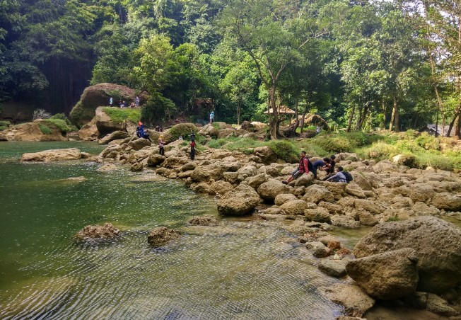 Curug Cikaso Cahyadi Agustono, Sejarah Singkat Curug Cikaso, Lokasi wisata alam Curug Cikaso, Rute Perjalanan Menuju Kawasan Wisata Curug Cikaso, Pesona Keindahan Objek Wisata Alam Curug Cikaso, Abadikan Moment Indah Berfoto di Curug Cikaso, Tips Penting Berwisata ke Curug Cikaso