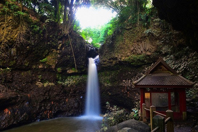 Curug Dago Bandung, Lokasi Objek Wisata Curug Dago, Jam Buka dan Harga Tiket Masuk Curug Dago , Kondisi Jalan Menuju Lokasi Curug Dago, Fasilitas Umum di Curug Dago, Tips Liburan ke Curug Dago