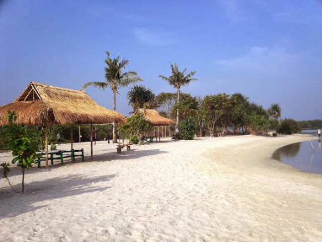 Hamparan Pasir Putih di Pantai Madasari, Aktivitas Seru di Pantai Madasari, Lokasi Pantai Madasari, Keindahan Pantai Madasari, Pantai untuk Melepas Penat, Harga Tiket masuk Pantai Madasari