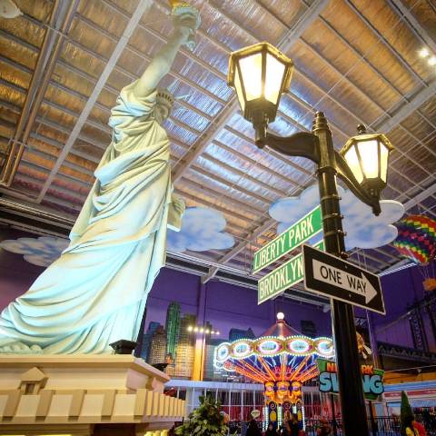 Liberty New York Trans Studio Mini Surabaya, Liburan Seru Trans Studio Surabaya, Alamat Trans Studio Surabaya, Pilihan deposit kartu untuk menikmati segala fasilitas permainan, Konsep yang dihadirkan oleh Trans Studio Surabaya