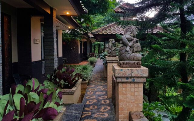 Michael Resort salah satu penginapan yang ada di kawasan wisata Gunung Salak Endah via Google Maps @Christophorus Nino, Informasi Umum, Lokasi Curug Cigamea, Rute Menuju Lokasi, Peta Menuju Lokasi Curug Cigamea, Fasilitas, Pesona Keindahan Alam Wisata Curug Cigamea, Harga Tiket Masuk Kawasan Wisata Curug Cigamea, Aktivitas Seru di Curug Cigamea