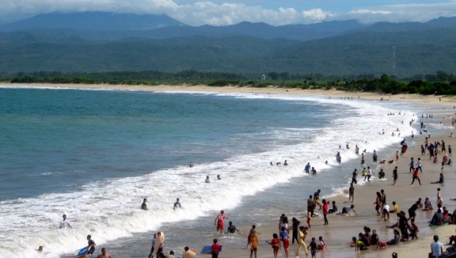 Wisatawan Memadari Pantai Santolo Garut, Liburan Seru ke Pantai Santolo Garut Jawa Barat, Alamat Pantai Santolo Garut, Rute Menuju Pantai Santolo Garut, Harga Tiket Masuk Pantai Santolo Garut, Aktivitas Seru di Pantai Santolo Garut, Fenomena Unik di Objek Wisata Pantai Santolo Garut, Video Objek Wisata Pantai Santolo Garut, Penginapan &amp; Restoran  di Pantai Santolo Garut