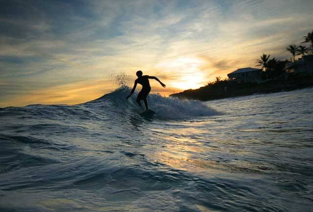 Memacu Adrenalin Dengan Berselancar, Informasi Umum, Lokasi Pantai Senggigi, Rute Menuju Lokasi Pantai , Keindahan Pantai Senggigi Lombok, Kondisi Pantai Senggigi, Daya Tarik Pantai Senggigi, Kegiatan Seru di Pantai Senggigi, Akomodasi di Pantai Senggigi