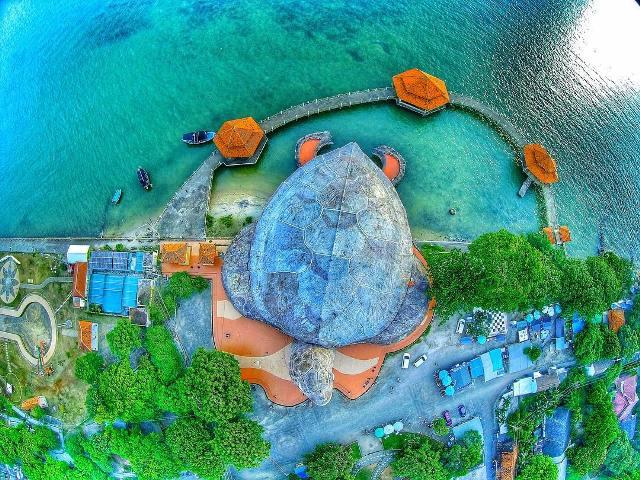 Pantai Kartini dari Atas Ketinggian, Lokasi Pantai Kartini, Akses Menuju Ke Pantai Kartini, Harga Tiket Masuk Pantai Kartini, Kegiatan yang Dapat Dilakukan Di Pantai Kartini, Wahana Liburan di Pantai Kartini, Wahana Permainan di Pantai Kartini Jepara, Kura-Kura Ocean Park