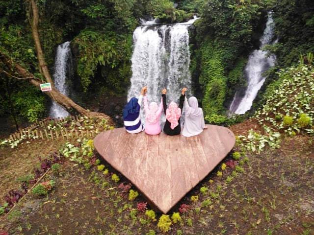 Selfie Deck di Curug Jenggala, Kehadiran Selfie Deck yang Ada di Curug Jenggala, Lokasi Objek Wisata Alam Curug Jenggala, Rute Menuju Kawasan Wisata Curug Jenggala, Peta Menuju Kawasan Wisata Curug Jenggala, Harga Tiket Masuk dan Fasilitas yang Tersedia di Curug Jenggala, Tips Penting Berwisata ke Curug Jenggala