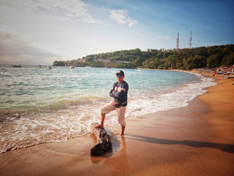 Spot Foto Kece, Informasi Umum, Lokasi Pantai Senggigi, Rute Menuju Lokasi Pantai , Keindahan Pantai Senggigi Lombok, Kondisi Pantai Senggigi, Daya Tarik Pantai Senggigi, Kegiatan Seru di Pantai Senggigi, Akomodasi di Pantai Senggigi