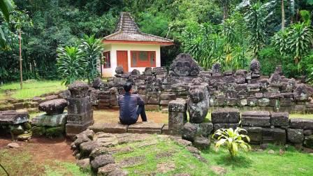 Candi Sadon Magetan via @notobudiyanto