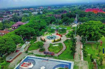 Liburan Seru di Alun-alun Magetan