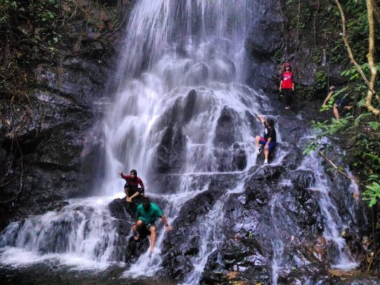 Air Terjun Sarasah Murai Gantiang, 1. Jam Gadang di Bukit Tinggi, 2. Istana Baso Pagaruyung, 3. Pantai Carocok Painan, 4. Lobang Jepang, 5. Pantai Padang ‘Nan Rancak Bana’ , 6. Pantai Gandoriah Pariaman, 7. Puncak Lawang Maninjau, 8. Lembah Anai , 9. Museum Adityawarman, 10. Pantai Muaro Padang & Jembatan Siti Nurbaya, 11. Pantai Kata Pariaman, 12. Benteng Fort de Kock, 13. Ngarai Sianok, 14. Pantai Cermin, 15. Wisata Pantai Caroline/Carolina, 16. Air Panas Bukik Kili, 17. Danau Maninjau, 18. Pemandian Lubuk Minturun, 19. Lembah Harau , 20. Puncak Anai (Pemandian dan Camping Ground), 21. Pesona Kepulauan Mentawai , 22. Janjang Seribu Great Wall of Koto Gadang, 23. Danau Singkarak, 24. Danau Diateh dan Danau Dibawah ( Danau Kembar ), 25. Pantai Aie Manih si Malin Kundang, 26. Pulau Cubadak, 27. Kawasan Wisata Mandeh, 28. Pulau Sikuai, 29. Tirta Alami, 30. Air Terjun Nyarai, 31. Pemandian Alam Sako Tapan, 32. Lubuak Bonta, 33. Lubuak Mato Kuciang, 34. Pemandian Alami Batang Tabik, 35. Lubuak Paraku, 36. Air Terjun Timbulun, 37. Muaro Binguang, 38. Ngalau Indah , 39. Jembatan Akar Pesisir Selatan, 40. Pulau Pasumpahan , 41. Pantai Nirwana, 42. Air Terjun Tigo Tingkek, 43. Air Terjun Sarasah Banyak Gariang, 44. Panorama Sitinjau Lauik, 45. Tapian Puti, 46. Lubuak Rantiang, 47. Sirukam Dairy Farm, 48. Puncak Gagoan, 49. Rumah Pohon Laing Park Solok, 50. Puncak Gobah, 51. Air Terjun Kapalo Banda Koto Hilalang, 52. Danau Talang – Solok, 53. Danau Dieteh dan Danau Dibawah, 54. Kebun Teh Alahan Panjang, Solok, 55. Jembatan Kelok Sembilan, 56. Air Terjun Lubuak Bulan, 57. Padang Mengatas, 58. Pulau Angso Duo Pariaman, 59. Pantai Tiram, 60. Puncak Langkisau
