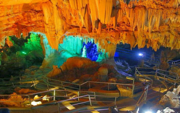 Keindahan Goa Gong Pacitan, Misteri Dibalik Keindahan Goa Gong Pacitan, Lokasi Gua Gong Pacitan, Rute Menuju Ke Lokasi, Harga Tiket Masuk Goa Gong, Fasilitas Goa Gong Pacitan, Keindahan Objek Wisata Goa Gong Pacitan, Hotel Dan Penginapan