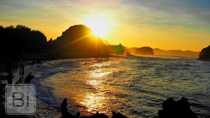 Sunrise Pantai Goa China via Bisnis Kini, Lokasi Pantai Goa China Malang, Sejarah wisata Goa China, Fasilitas wisata di Goa China, Rute Menuju Pantai, Harga Tiket Masuk ke Pantai Goa China, Keunikan Pantai, Goa China