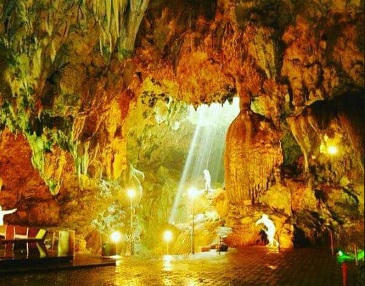 Suasana dalam Goa Gong Pacitan, Misteri Dibalik Keindahan Goa Gong Pacitan, Lokasi Gua Gong Pacitan, Rute Menuju Ke Lokasi, Harga Tiket Masuk Goa Gong, Fasilitas Goa Gong Pacitan, Keindahan Objek Wisata Goa Gong Pacitan, Hotel Dan Penginapan