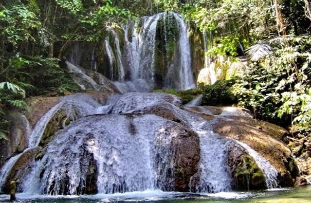 Air Terjun Ayuhulalo, 1. TIARA Water Park, 2. Pantai Ratu, 3. Benteng Ulanta, 4. Pantai TAMENDAO, 5. Desa Wisata Religi Buboho Bongo, 6. Pulo Cinta Gorontalo, 7. Air Terjun Hiyaliyo Da’a, 8. Air Terjun Permai Taludaa, 9. Pantai Kurenai, 10. Pantai Dunu, 11. Wisata Laut Olele, 12. Pulau Saronde, 13. Pantai Mananggu, 14. Air Terjun Tenilo, 15. Pantai Tenilo, 16. Pantai Bolihutuo, 17. Desa Suku Bajo (Desa Torosiaje), 18. Benteng Otanaha, 19. Wisata Bahari Hiu Paus, 20. Monumen Nani Wartabone, 21. Pantai Pasir Putih Leato, 22. Menara Keagungan Limboto, 23. Pemandian Air Panas Lombongo, 24. Pantai Tangga 2000, 25. Air Terjun Ayuhulalo, 26. Pantai Indah Boalemo, 27. Pusat Karawo, 28. Pantai Botutonuo, 29. Pacuan Karapan Sapi, 30. Teluk Tomini, 31. Kolam Renang Potanga, 32. Pulau Bitila, 33. Wisata Pentadio Resort, 34. Rumah Adat Gorontalo, 35. Wisata Bukit Layang Gorontalo, 36. Masjid Walima Emas Gorontalo, 37. Danau Perintis, 38. Pulau Diyonumo, 39. Danau Limboto, 40. Taman Nasional Bogani Nani Wartabone Gorontalo
