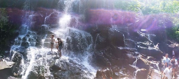 Air Terjun Goa Rang Reng, 1. Museum Blanco Renaissance, 2. Museum Seni Agung Rai, 3. Pura Puseh Desa Batuan, 4. Candi Gunung Kawi, 5. Bali Safari &amp; Marine Park, 6. Mandala Wisata Wenara Wana, 7. Museum Puri Lukisan, 8. Museum Seni Neka, 9. Goa Gajah, 10. Pasar Sukowati, 11. Pemandian Pura Tirta Empul, 12. Bali Bird Park, 13. Elephant Safari Park, 14. Kebun Binatang Bali, 15. Air Terjun Tegenungan, 16. Bukit Campuhan, 17. Taman Kupu-Kupu Kemenuh, 18. Pura Tirta Empul, 19. Pura Taman Saraswati, 20.  Air terjun Kanto lampo, 21. Air Terjun Goa Rang Reng, 22. Desa Tegalalang, 23. Arung Jeram di Sungai Ayung, 24. Taman Nusa, 25. Pantai Lebih Gianyar, 26. Bukit Jati Waterboom, 27. Sekar Bumi Farm, 28. Wisata Bali Pulina, 29. Puri Saren Agung, 30. Puri Dalem Agung Padangtegal, 31. Wisata Desa Ubud, 32. Wisata Hidden Canyon Beji Guwang, 33. Desa Wisata Nyuh Kuning, 34. Wisata Rudana Museum, 35. Wisata Monkey Forest, 36. Wisata Tari Legong Mahabharata, 37. Wisata Pasar Tradisional Di Ubud, 38. Wisata Pasar Senggol Di Ubud, 39. Wisata Desa Celuk, 40. Wisata Pura Pegulingan di Tampaksiring, 41. Wisata Pura Bukit Camplung, 42. Pura Kebo Edan, 43. Pura Dalem Sidan, 44. Wisata Desa Sidan, 45. Wisata Pantai Siyut, 46. Wisata Pantai Secret Ketewel, 47. Wisata Pura Dharma Durga Kutri, 48. Museum Pendet di Ubud, 49. Wisata Pantai Cucukan, 50. Wisata Goa Garba, 51. Wisata Desa Petulu, 52. Wisata Relief Yeh Pulu, 53. Wisata Tari Barong, 54. Wisata Candi Tebing, 55. Wisata Pantai Purnama