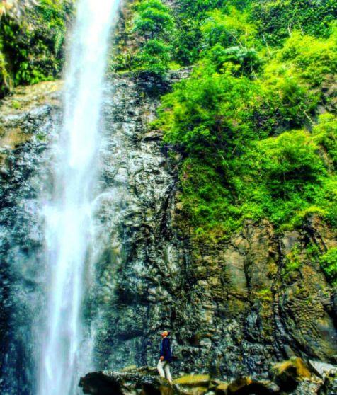 Air Terjun Laccar via @gresikapik, 1. Pulau Bawean, 2. Pulau Noko, 3. Pantai Pulau Cina, 4. Pulau Noko Selayar, 5. Pantai Delegan, 6. Pantai Sukaoneng, 7. Pantai Ria, 8. Pantai Kuburan Panjang, 9. Pantai Labuhan, 10. Pantai Terosan, 11. Pantai Mayangkara, 12. Bukit Kapur Sekapuk, 13. Gunung Surowiti, 14. Air Terjun Laccar, 15. Air Terjun Patar Selamat, 16. Gua Gelang Agung, 17. Air Terjun Putri, 18. Telaga Ngipik, 19. Dynasty Water World, 20. Gua Giri Gajah, 21. Prasasti Gosari, 22. Masjid Agung Gresik, 23. Sendang Banyu Biru Lowayu, 24. Tempat Petilasan Sunan Kalijaga, 25. Tempat Wisata Adenium, 26. Hutan Mangrove Ujungpangkah, 27. Air Terjun Murtalaya, 28. Gua Langsih, 29. Danau Kastoba, 30. Bukit Jamur, 31. Bukit Kapur Suci, 32. Bukit Larangan, 33. Bukit Awan Waterpark, 34. Museum Sunan Giri, 35. Pemandian Air Panas Sangkapura, 36. Bendungan Gerak Sembayat, 37. Tanjung Gaang, 37. Penangkaran Rusa, 39. Kota Lama Gresik, 40. Kampung Kemasan Gresik, 41. Klenteng Kim Hin Kiong, 42. Situs Giri Kedaton & Makam Raden Supeno, 43. Makam Sunan Maulana Malik Ibrahim, 44. Bukit Bintang Gresik, 45. Alun Alun Gresik, 46. Wahana Ekspresi Poesponegoro, 47. Top View, 48. Lembing Kopeng, 49. Telaga Pegat, 50. Wisata Petik Buah Naga, 51. Pulau Mengare, 52. Makam Siti Fatimah, 53. Masjid KH Ahmad Dahlan, 54. Pantai Karang Kering, 55. Pulau Gili, 56. Makam Sunan Prapen, 57. Pantai Mombhul, 58. Mercusuar Dusun Bom Bawean, 1. Nasi Krawu Gresik, 2. Warung Apung Rahmawati, 3. Pucoki House, 4. Dynasty Resto and Cafe, 5. Veranda Cafe and Pasta House Gresik