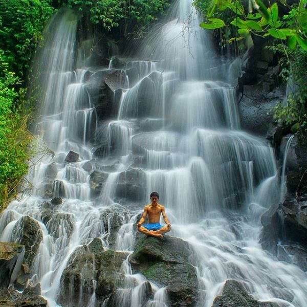 Air terjun Kanto lampo, 1. Museum Blanco Renaissance, 2. Museum Seni Agung Rai, 3. Pura Puseh Desa Batuan, 4. Candi Gunung Kawi, 5. Bali Safari &amp; Marine Park, 6. Mandala Wisata Wenara Wana, 7. Museum Puri Lukisan, 8. Museum Seni Neka, 9. Goa Gajah, 10. Pasar Sukowati, 11. Pemandian Pura Tirta Empul, 12. Bali Bird Park, 13. Elephant Safari Park, 14. Kebun Binatang Bali, 15. Air Terjun Tegenungan, 16. Bukit Campuhan, 17. Taman Kupu-Kupu Kemenuh, 18. Pura Tirta Empul, 19. Pura Taman Saraswati, 20.  Air terjun Kanto lampo, 21. Air Terjun Goa Rang Reng, 22. Desa Tegalalang, 23. Arung Jeram di Sungai Ayung, 24. Taman Nusa, 25. Pantai Lebih Gianyar, 26. Bukit Jati Waterboom, 27. Sekar Bumi Farm, 28. Wisata Bali Pulina, 29. Puri Saren Agung, 30. Puri Dalem Agung Padangtegal, 31. Wisata Desa Ubud, 32. Wisata Hidden Canyon Beji Guwang, 33. Desa Wisata Nyuh Kuning, 34. Wisata Rudana Museum, 35. Wisata Monkey Forest, 36. Wisata Tari Legong Mahabharata, 37. Wisata Pasar Tradisional Di Ubud, 38. Wisata Pasar Senggol Di Ubud, 39. Wisata Desa Celuk, 40. Wisata Pura Pegulingan di Tampaksiring, 41. Wisata Pura Bukit Camplung, 42. Pura Kebo Edan, 43. Pura Dalem Sidan, 44. Wisata Desa Sidan, 45. Wisata Pantai Siyut, 46. Wisata Pantai Secret Ketewel, 47. Wisata Pura Dharma Durga Kutri, 48. Museum Pendet di Ubud, 49. Wisata Pantai Cucukan, 50. Wisata Goa Garba, 51. Wisata Desa Petulu, 52. Wisata Relief Yeh Pulu, 53. Wisata Tari Barong, 54. Wisata Candi Tebing, 55. Wisata Pantai Purnama