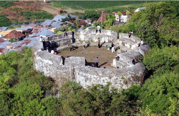 Benteng Otanaha, 1. TIARA Water Park, 2. Pantai Ratu, 3. Benteng Ulanta, 4. Pantai TAMENDAO, 5. Desa Wisata Religi Buboho Bongo, 6. Pulo Cinta Gorontalo, 7. Air Terjun Hiyaliyo Da’a, 8. Air Terjun Permai Taludaa, 9. Pantai Kurenai, 10. Pantai Dunu, 11. Wisata Laut Olele, 12. Pulau Saronde, 13. Pantai Mananggu, 14. Air Terjun Tenilo, 15. Pantai Tenilo, 16. Pantai Bolihutuo, 17. Desa Suku Bajo (Desa Torosiaje), 18. Benteng Otanaha, 19. Wisata Bahari Hiu Paus, 20. Monumen Nani Wartabone, 21. Pantai Pasir Putih Leato, 22. Menara Keagungan Limboto, 23. Pemandian Air Panas Lombongo, 24. Pantai Tangga 2000, 25. Air Terjun Ayuhulalo, 26. Pantai Indah Boalemo, 27. Pusat Karawo, 28. Pantai Botutonuo, 29. Pacuan Karapan Sapi, 30. Teluk Tomini, 31. Kolam Renang Potanga, 32. Pulau Bitila, 33. Wisata Pentadio Resort, 34. Rumah Adat Gorontalo, 35. Wisata Bukit Layang Gorontalo, 36. Masjid Walima Emas Gorontalo, 37. Danau Perintis, 38. Pulau Diyonumo, 39. Danau Limboto, 40. Taman Nasional Bogani Nani Wartabone Gorontalo