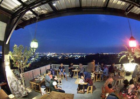 Bukit Bintang Gresik - tempat wisata di Gresik, 1. Pulau Bawean, 2. Pulau Noko, 3. Pantai Pulau Cina, 4. Pulau Noko Selayar, 5. Pantai Delegan, 6. Pantai Sukaoneng, 7. Pantai Ria, 8. Pantai Kuburan Panjang, 9. Pantai Labuhan, 10. Pantai Terosan, 11. Pantai Mayangkara, 12. Bukit Kapur Sekapuk, 13. Gunung Surowiti, 14. Air Terjun Laccar, 15. Air Terjun Patar Selamat, 16. Gua Gelang Agung, 17. Air Terjun Putri, 18. Telaga Ngipik, 19. Dynasty Water World, 20. Gua Giri Gajah, 21. Prasasti Gosari, 22. Masjid Agung Gresik, 23. Sendang Banyu Biru Lowayu, 24. Tempat Petilasan Sunan Kalijaga, 25. Tempat Wisata Adenium, 26. Hutan Mangrove Ujungpangkah, 27. Air Terjun Murtalaya, 28. Gua Langsih, 29. Danau Kastoba, 30. Bukit Jamur, 31. Bukit Kapur Suci, 32. Bukit Larangan, 33. Bukit Awan Waterpark, 34. Museum Sunan Giri, 35. Pemandian Air Panas Sangkapura, 36. Bendungan Gerak Sembayat, 37. Tanjung Gaang, 37. Penangkaran Rusa, 39. Kota Lama Gresik, 40. Kampung Kemasan Gresik, 41. Klenteng Kim Hin Kiong, 42. Situs Giri Kedaton & Makam Raden Supeno, 43. Makam Sunan Maulana Malik Ibrahim, 44. Bukit Bintang Gresik, 45. Alun Alun Gresik, 46. Wahana Ekspresi Poesponegoro, 47. Top View, 48. Lembing Kopeng, 49. Telaga Pegat, 50. Wisata Petik Buah Naga, 51. Pulau Mengare, 52. Makam Siti Fatimah, 53. Masjid KH Ahmad Dahlan, 54. Pantai Karang Kering, 55. Pulau Gili, 56. Makam Sunan Prapen, 57. Pantai Mombhul, 58. Mercusuar Dusun Bom Bawean, 1. Nasi Krawu Gresik, 2. Warung Apung Rahmawati, 3. Pucoki House, 4. Dynasty Resto and Cafe, 5. Veranda Cafe and Pasta House Gresik