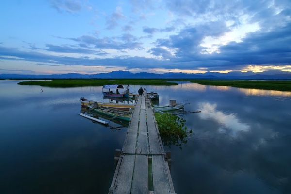 Danau Limboto, 1. TIARA Water Park, 2. Pantai Ratu, 3. Benteng Ulanta, 4. Pantai TAMENDAO, 5. Desa Wisata Religi Buboho Bongo, 6. Pulo Cinta Gorontalo, 7. Air Terjun Hiyaliyo Da’a, 8. Air Terjun Permai Taludaa, 9. Pantai Kurenai, 10. Pantai Dunu, 11. Wisata Laut Olele, 12. Pulau Saronde, 13. Pantai Mananggu, 14. Air Terjun Tenilo, 15. Pantai Tenilo, 16. Pantai Bolihutuo, 17. Desa Suku Bajo (Desa Torosiaje), 18. Benteng Otanaha, 19. Wisata Bahari Hiu Paus, 20. Monumen Nani Wartabone, 21. Pantai Pasir Putih Leato, 22. Menara Keagungan Limboto, 23. Pemandian Air Panas Lombongo, 24. Pantai Tangga 2000, 25. Air Terjun Ayuhulalo, 26. Pantai Indah Boalemo, 27. Pusat Karawo, 28. Pantai Botutonuo, 29. Pacuan Karapan Sapi, 30. Teluk Tomini, 31. Kolam Renang Potanga, 32. Pulau Bitila, 33. Wisata Pentadio Resort, 34. Rumah Adat Gorontalo, 35. Wisata Bukit Layang Gorontalo, 36. Masjid Walima Emas Gorontalo, 37. Danau Perintis, 38. Pulau Diyonumo, 39. Danau Limboto, 40. Taman Nasional Bogani Nani Wartabone Gorontalo