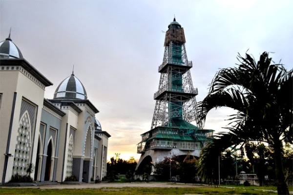 Menara Pakaya Limboto, 1. TIARA Water Park, 2. Pantai Ratu, 3. Benteng Ulanta, 4. Pantai TAMENDAO, 5. Desa Wisata Religi Buboho Bongo, 6. Pulo Cinta Gorontalo, 7. Air Terjun Hiyaliyo Da’a, 8. Air Terjun Permai Taludaa, 9. Pantai Kurenai, 10. Pantai Dunu, 11. Wisata Laut Olele, 12. Pulau Saronde, 13. Pantai Mananggu, 14. Air Terjun Tenilo, 15. Pantai Tenilo, 16. Pantai Bolihutuo, 17. Desa Suku Bajo (Desa Torosiaje), 18. Benteng Otanaha, 19. Wisata Bahari Hiu Paus, 20. Monumen Nani Wartabone, 21. Pantai Pasir Putih Leato, 22. Menara Keagungan Limboto, 23. Pemandian Air Panas Lombongo, 24. Pantai Tangga 2000, 25. Air Terjun Ayuhulalo, 26. Pantai Indah Boalemo, 27. Pusat Karawo, 28. Pantai Botutonuo, 29. Pacuan Karapan Sapi, 30. Teluk Tomini, 31. Kolam Renang Potanga, 32. Pulau Bitila, 33. Wisata Pentadio Resort, 34. Rumah Adat Gorontalo, 35. Wisata Bukit Layang Gorontalo, 36. Masjid Walima Emas Gorontalo, 37. Danau Perintis, 38. Pulau Diyonumo, 39. Danau Limboto, 40. Taman Nasional Bogani Nani Wartabone Gorontalo
