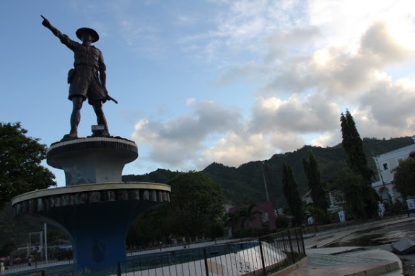 Monumen Nani Wartabone, 1. TIARA Water Park, 2. Pantai Ratu, 3. Benteng Ulanta, 4. Pantai TAMENDAO, 5. Desa Wisata Religi Buboho Bongo, 6. Pulo Cinta Gorontalo, 7. Air Terjun Hiyaliyo Da’a, 8. Air Terjun Permai Taludaa, 9. Pantai Kurenai, 10. Pantai Dunu, 11. Wisata Laut Olele, 12. Pulau Saronde, 13. Pantai Mananggu, 14. Air Terjun Tenilo, 15. Pantai Tenilo, 16. Pantai Bolihutuo, 17. Desa Suku Bajo (Desa Torosiaje), 18. Benteng Otanaha, 19. Wisata Bahari Hiu Paus, 20. Monumen Nani Wartabone, 21. Pantai Pasir Putih Leato, 22. Menara Keagungan Limboto, 23. Pemandian Air Panas Lombongo, 24. Pantai Tangga 2000, 25. Air Terjun Ayuhulalo, 26. Pantai Indah Boalemo, 27. Pusat Karawo, 28. Pantai Botutonuo, 29. Pacuan Karapan Sapi, 30. Teluk Tomini, 31. Kolam Renang Potanga, 32. Pulau Bitila, 33. Wisata Pentadio Resort, 34. Rumah Adat Gorontalo, 35. Wisata Bukit Layang Gorontalo, 36. Masjid Walima Emas Gorontalo, 37. Danau Perintis, 38. Pulau Diyonumo, 39. Danau Limboto, 40. Taman Nasional Bogani Nani Wartabone Gorontalo