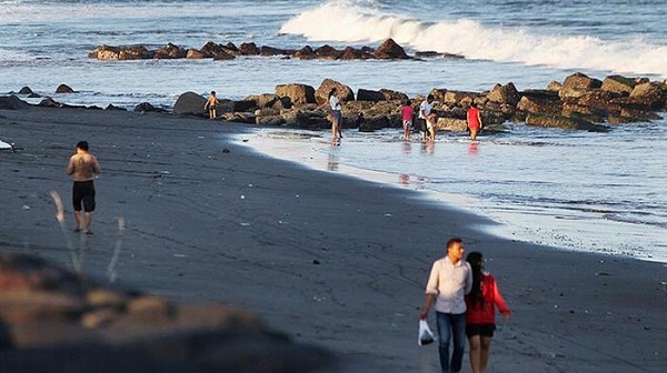 Pantai Lebih Gianyar, 1. Museum Blanco Renaissance, 2. Museum Seni Agung Rai, 3. Pura Puseh Desa Batuan, 4. Candi Gunung Kawi, 5. Bali Safari &amp; Marine Park, 6. Mandala Wisata Wenara Wana, 7. Museum Puri Lukisan, 8. Museum Seni Neka, 9. Goa Gajah, 10. Pasar Sukowati, 11. Pemandian Pura Tirta Empul, 12. Bali Bird Park, 13. Elephant Safari Park, 14. Kebun Binatang Bali, 15. Air Terjun Tegenungan, 16. Bukit Campuhan, 17. Taman Kupu-Kupu Kemenuh, 18. Pura Tirta Empul, 19. Pura Taman Saraswati, 20.  Air terjun Kanto lampo, 21. Air Terjun Goa Rang Reng, 22. Desa Tegalalang, 23. Arung Jeram di Sungai Ayung, 24. Taman Nusa, 25. Pantai Lebih Gianyar, 26. Bukit Jati Waterboom, 27. Sekar Bumi Farm, 28. Wisata Bali Pulina, 29. Puri Saren Agung, 30. Puri Dalem Agung Padangtegal, 31. Wisata Desa Ubud, 32. Wisata Hidden Canyon Beji Guwang, 33. Desa Wisata Nyuh Kuning, 34. Wisata Rudana Museum, 35. Wisata Monkey Forest, 36. Wisata Tari Legong Mahabharata, 37. Wisata Pasar Tradisional Di Ubud, 38. Wisata Pasar Senggol Di Ubud, 39. Wisata Desa Celuk, 40. Wisata Pura Pegulingan di Tampaksiring, 41. Wisata Pura Bukit Camplung, 42. Pura Kebo Edan, 43. Pura Dalem Sidan, 44. Wisata Desa Sidan, 45. Wisata Pantai Siyut, 46. Wisata Pantai Secret Ketewel, 47. Wisata Pura Dharma Durga Kutri, 48. Museum Pendet di Ubud, 49. Wisata Pantai Cucukan, 50. Wisata Goa Garba, 51. Wisata Desa Petulu, 52. Wisata Relief Yeh Pulu, 53. Wisata Tari Barong, 54. Wisata Candi Tebing, 55. Wisata Pantai Purnama